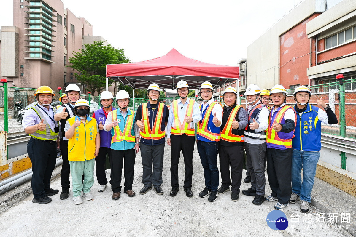 桃園市長張善政視察「蘆竹區南工路一段KAE-L幹線雨水下水道工程」。<br />
