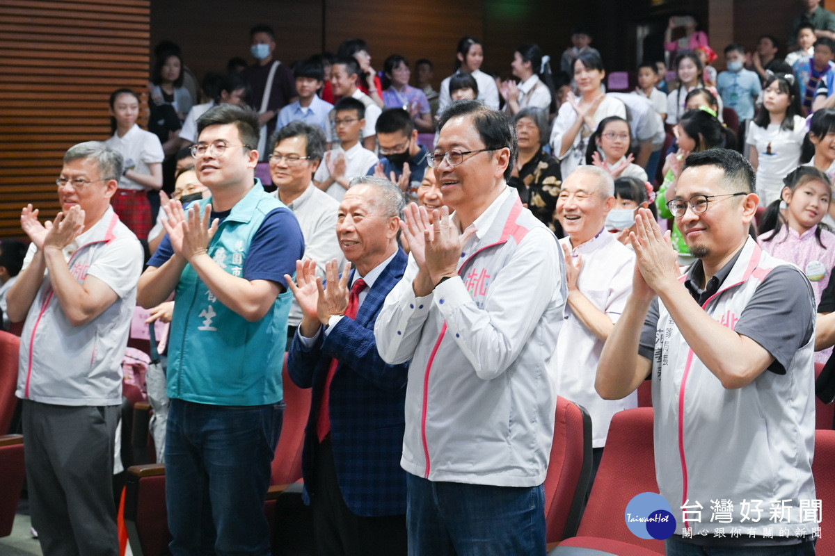 桃園市長張善政出席「2025桃園客語講故事比賽」頒獎典禮。