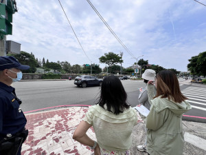 中壢警攜手專家學者會勘易肇事路口，強固交通安全網。
