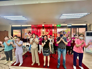 新竹榮家「馨愛滿懷・樂舞頌親恩」母親節文康表演。