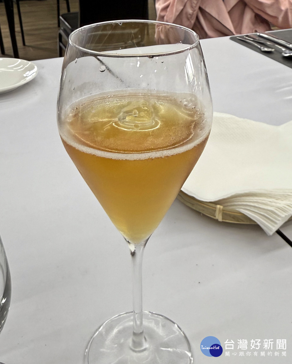 迎賓飲品「春」。