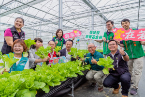 嘉義縣私立若竹兒智能發展中心「若竹兒 愛菜園」農耕空間正式啟用／嘉義縣府提供