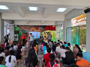林保署南投分署派員前往信義鄉希娜巴嵐國小透過生動有趣的方式，讓學童在遊戲與互動中理解誠信廉潔的重要性。（林保署南投分署提供）
