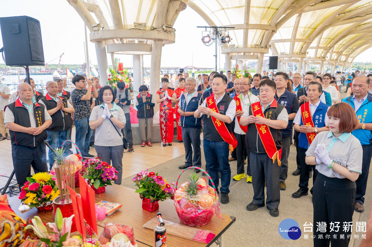 蘇副市長上香祈福。