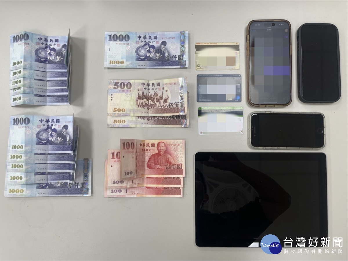 中壢警方查獲一名馬來西亞籍詐欺車手，起獲犯罪所得、金融卡、工作機與讀卡機等證物，成功斬斷詐團運作鏈條。