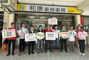 送藥到府服務再提升。（記者扶小萍攝）