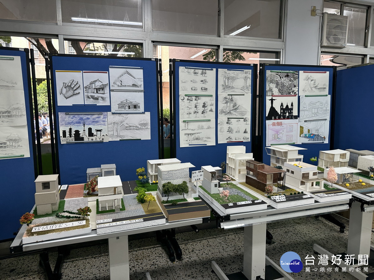 建築科畢業展作品亮麗，來賓肯定。（記者扶小萍攝）<br />
