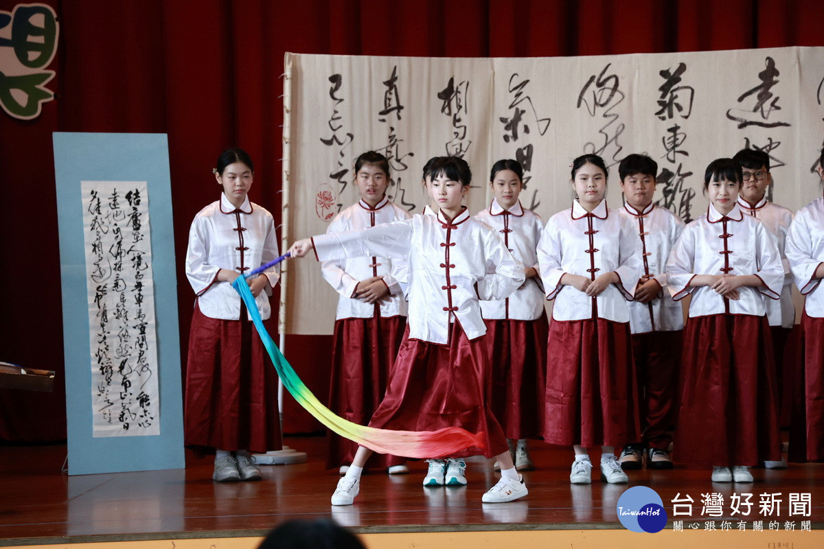 各隊穿插不同形式表演非常精彩。（縣府提供）
