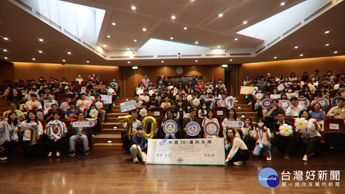 教育部「2025大學巡迴宣講」於中原大學張靜愚紀念圖書館秀德廳舉行，現場座無虛席。