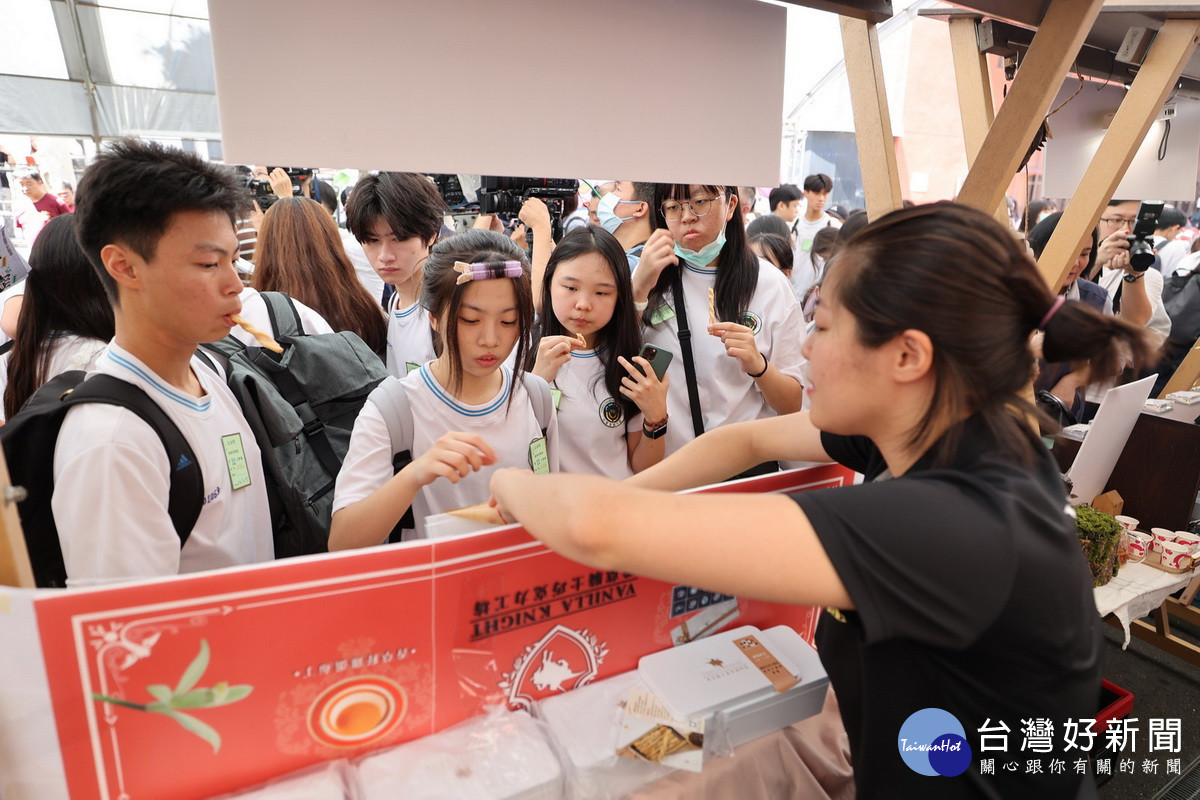 活動中南投各精品咖啡、巧克力品牌等登場，民眾搶先品味。（縣府提供）