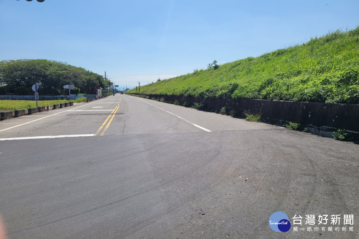 曾文溪北岸防汛道路。