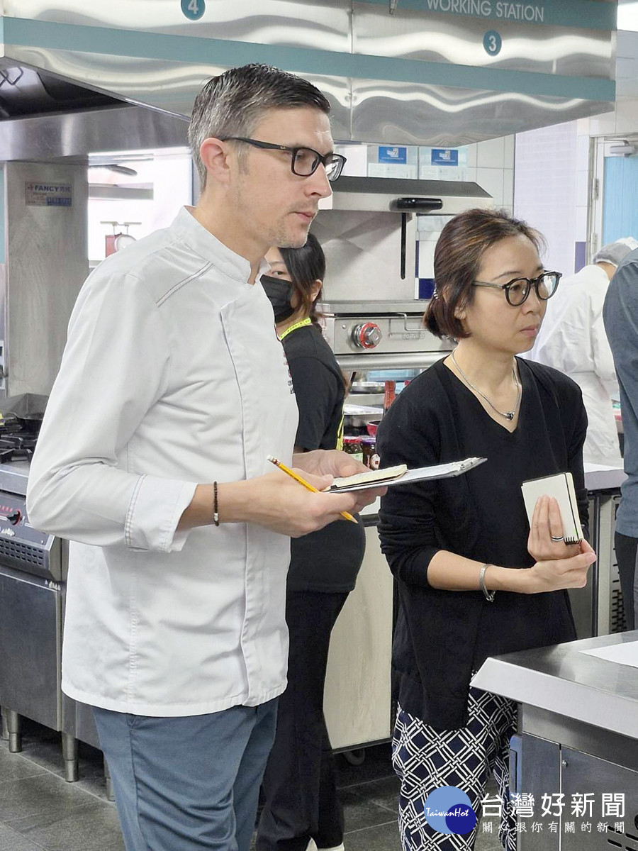 廚藝大師凱文·雷貝勒克（Kevin LE BELLE）為西式烹調組擔任評審