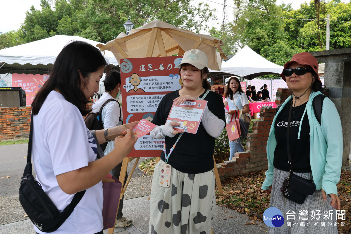 雲林縣政府及財團法人勵馨社會福利事業基金會今(17)日下午於虎尾建國眷村舉辦家庭暴力防治宣導月活動／縣府提供
