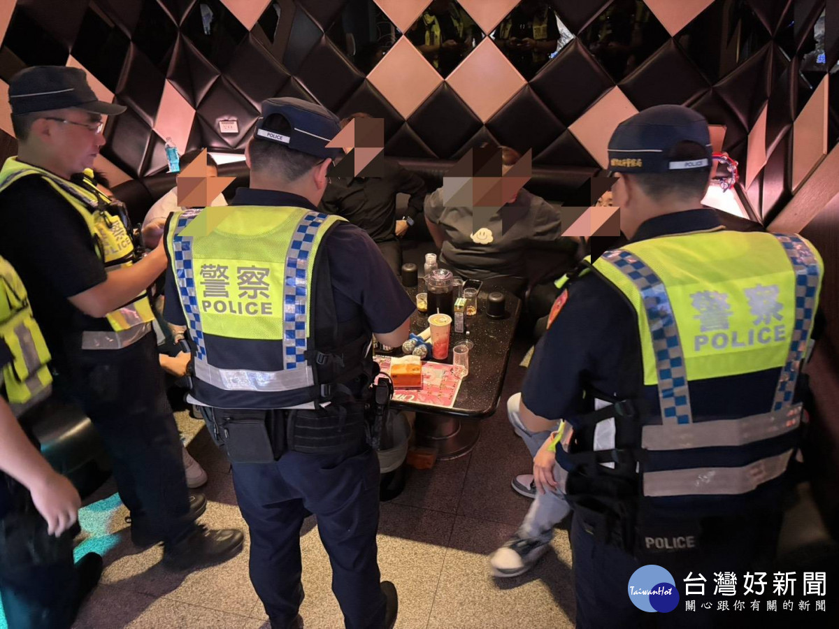 桃園警察分局雷霆除暴維護治安。