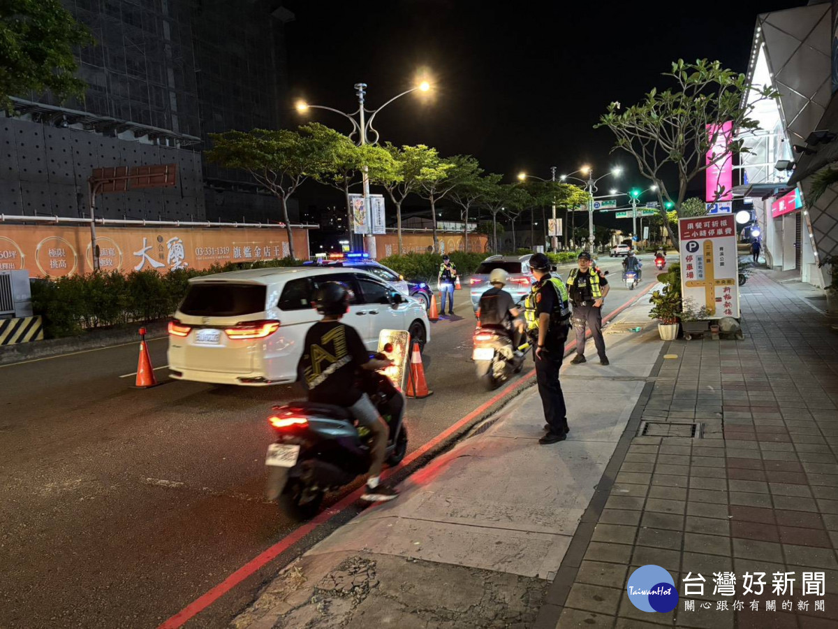 桃園警察分局雷霆除暴維護治安。