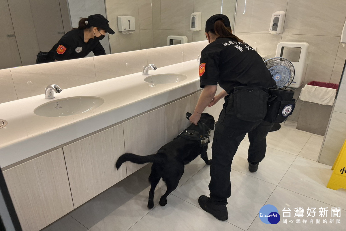 助世壯運高爾夫球安檢一臂之力，蘆竹警分局攜手警犬隊進行聯合安檢。