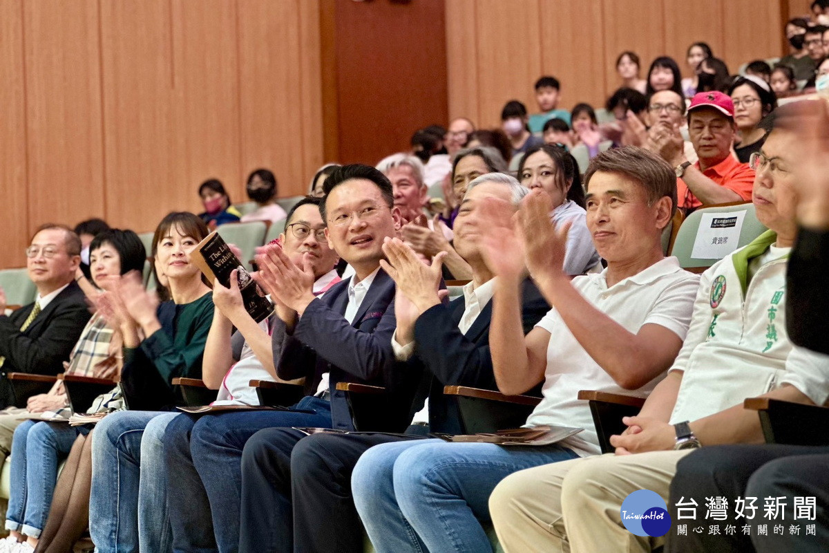 桃園市副市長蘇俊賓出席「鍾肇政紀念音樂會」。<br />
