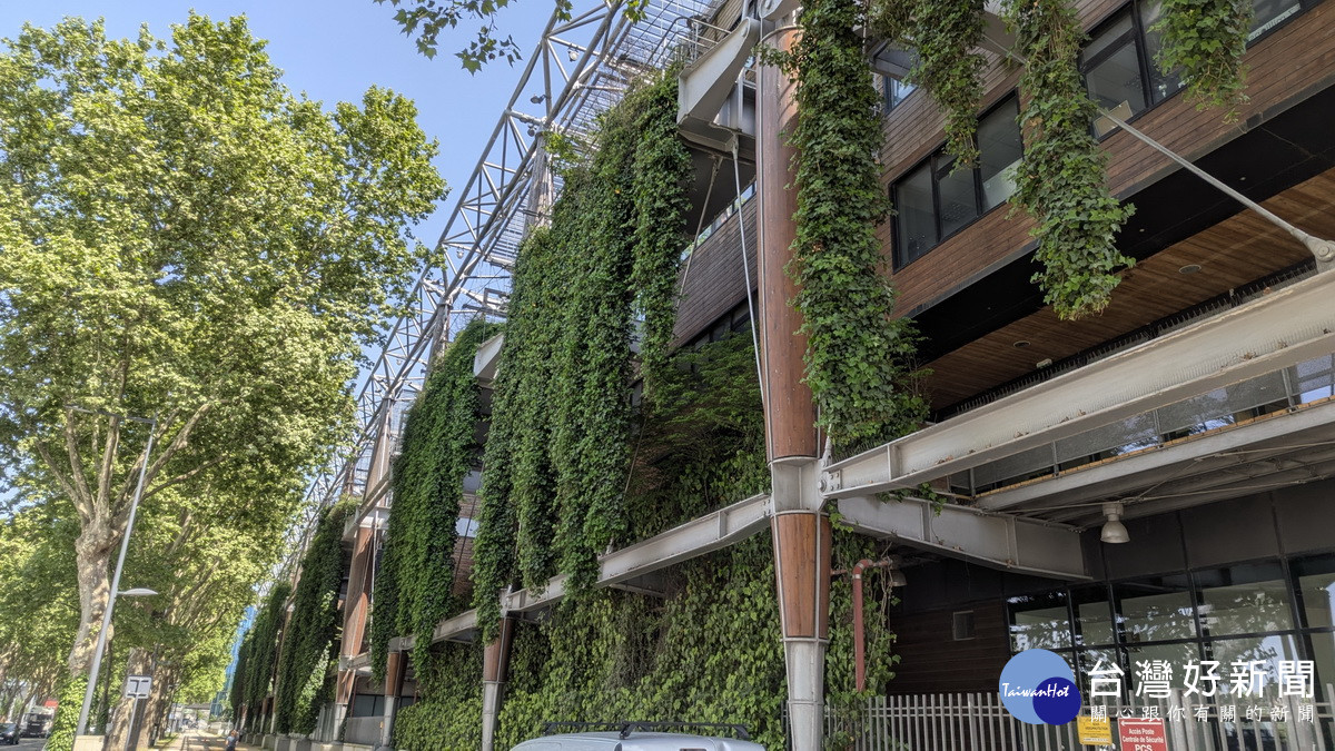 法伊西萊穆利諾焚化廠如綠建築。（環保局提供）