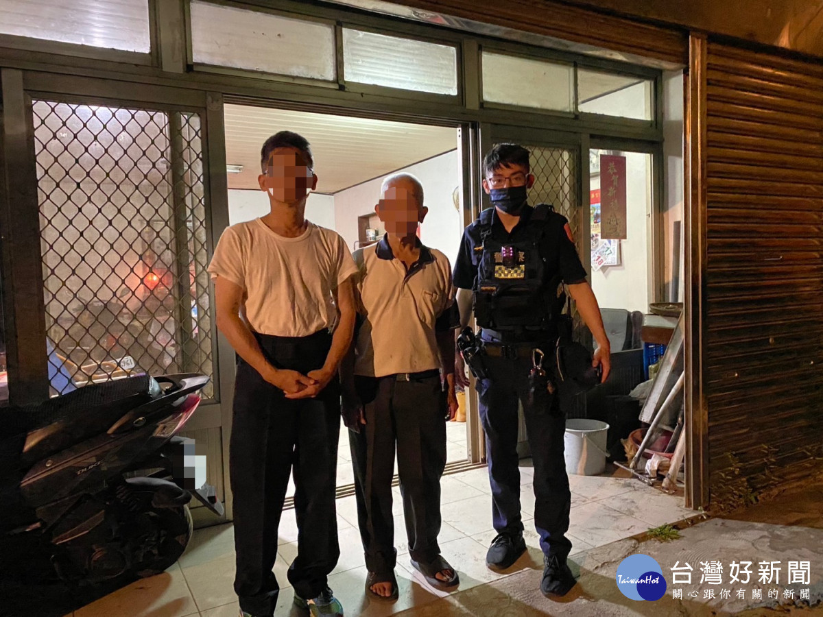 老翁獨自外出忘記回家的路，警方協助平安返家。