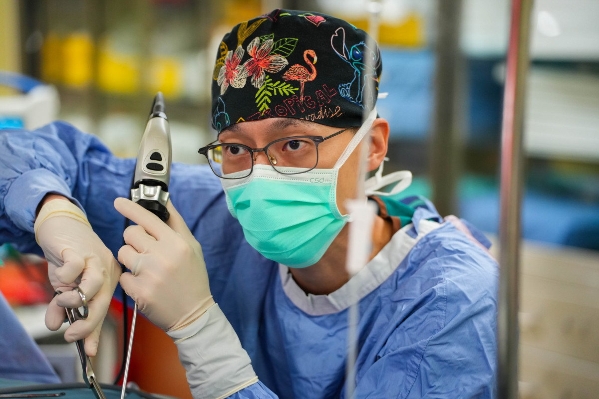 黏膜下鼻甲成型術這項手術具有低出血、低疼痛與恢復期短等優點，能有效改善鼻塞症狀。