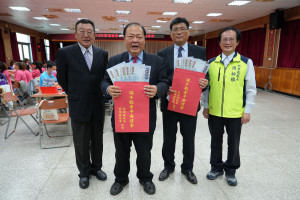 澎湖縣端午節敬老平安禮金發放　陳光復親赴現場關心作業進度
