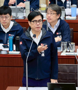 ▲陳其邁表示，從電力供應、土地取得、行政協助等各方面條件來看，高雄可說是最好的選擇，市府會盡最大的努力來進行招商。