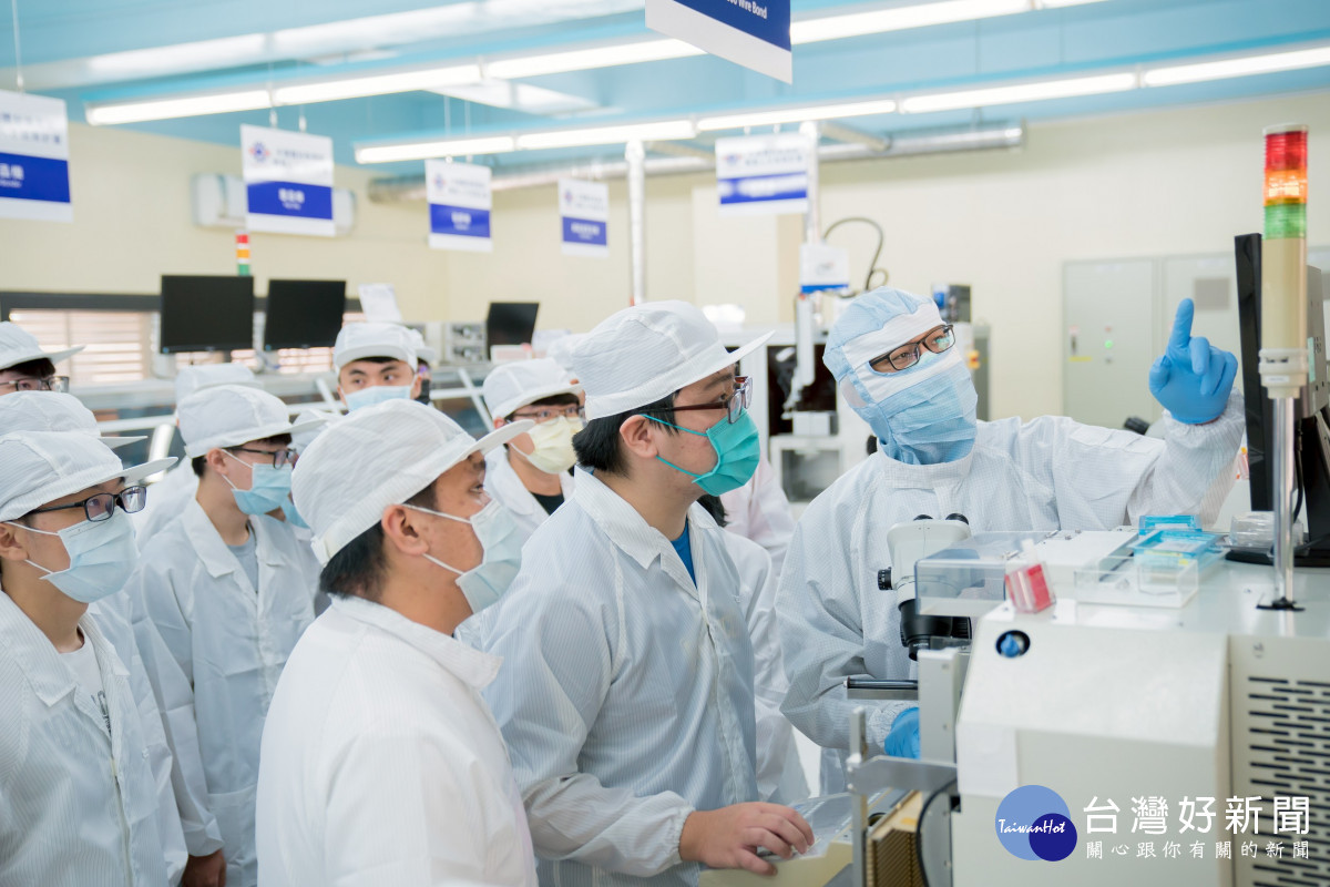 明新科大電子系「封裝測試產業精英專班」小班制業師教學，指導學生在校內累積實作經驗與熟悉半導體業界執行實務。