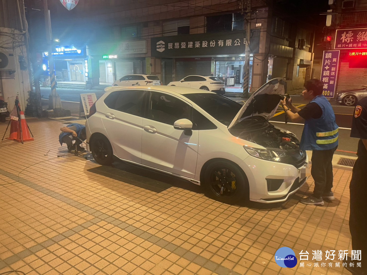 楊梅警靜桃專案取締噪音車、酒後駕車。