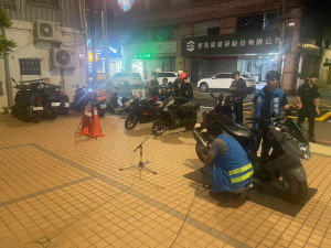楊梅警靜桃專案取締噪音車、酒後駕車。