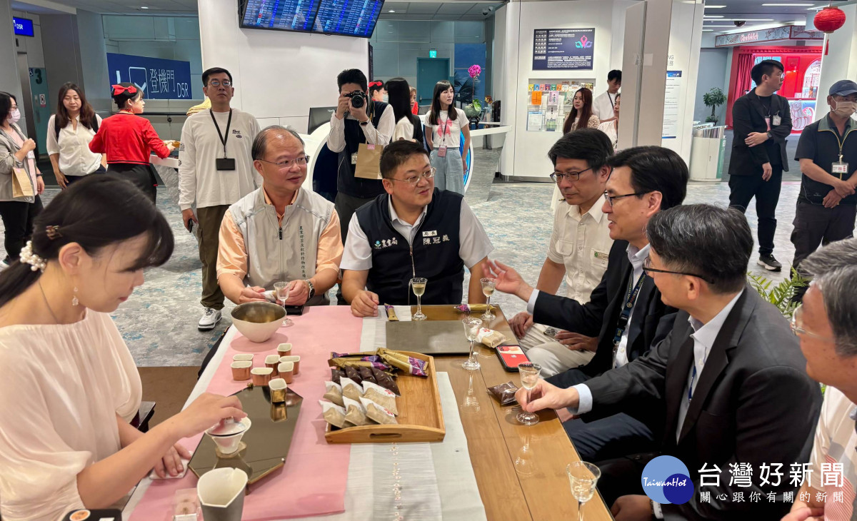 桃園市政府農業局啟動「桃茶沙龍」快閃店，為桃園茶產業打「國際盃」暖身。