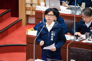 ▲社會住宅高齡友善設計議題，陳其邁指出，感謝市議會通過囤房稅條例，市府將相關稅收專款專用於租金補貼政策，提升住宅公平性與居住支持。