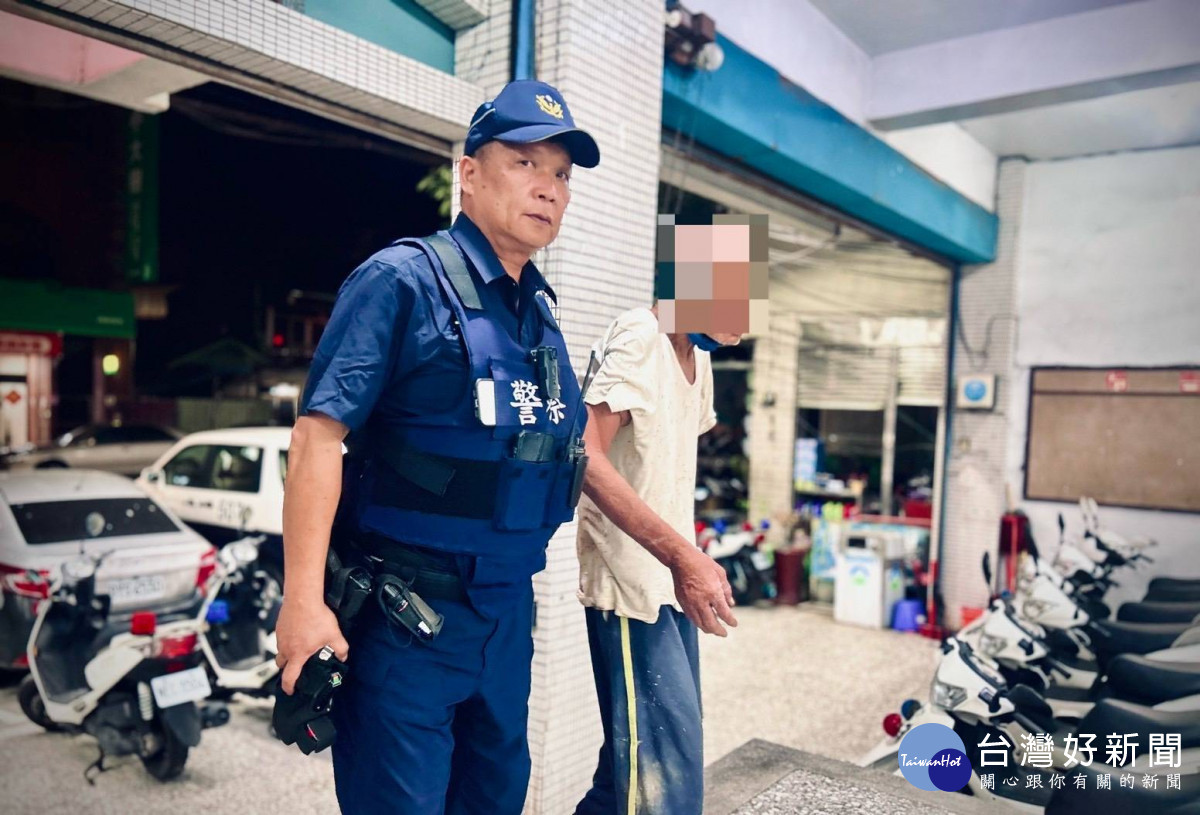 北港警協助老翁返家／北港警分局提供
