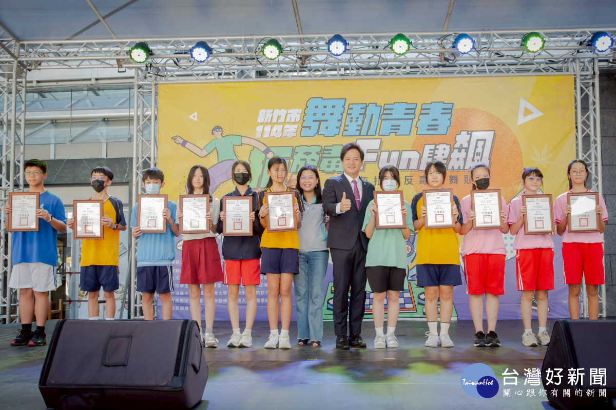 拒菸好棒棒暨食在好健康繪畫比賽國中組得獎學生。