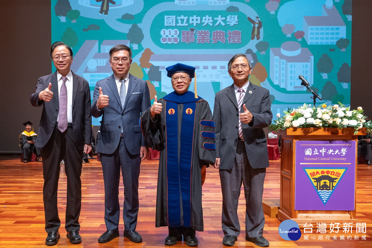 桃園市長張善政出席「國立中央大學 113 學年度畢業典禮 」。<br />
