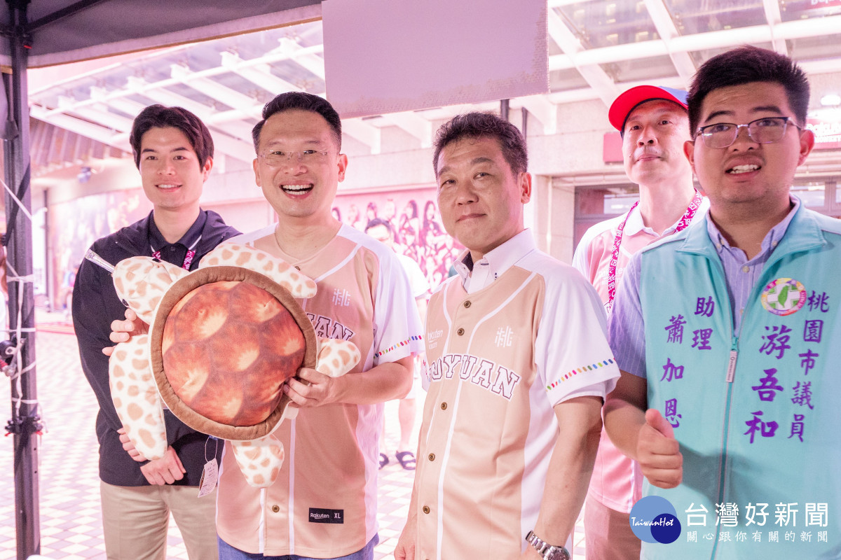 蘇副市長貴賓合影宣傳環保。