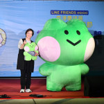 小鎮光影藝術節24日晚間啟燈，縣長跟LINE MINI邀請全國民眾一起到鹿港慶端陽。圖／彰化縣政府提供