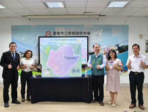 開幕儀式特別安排手搖發電機為起點