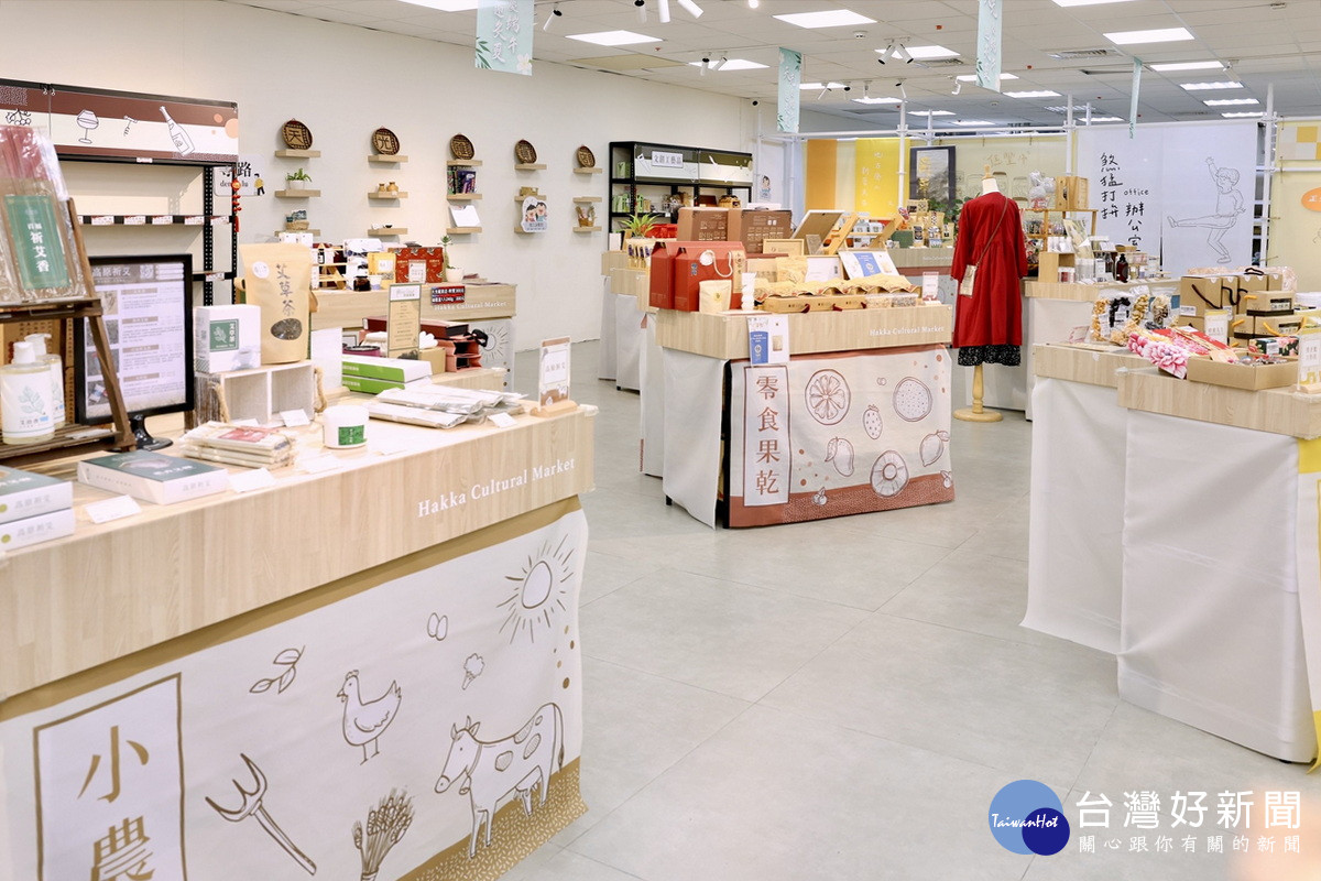 天光雜貨店實體店鋪全新升級，精心規劃文創工藝、小農特產、織品、零食果乾、保養品及手工皂香等精美實用物品。<br />
