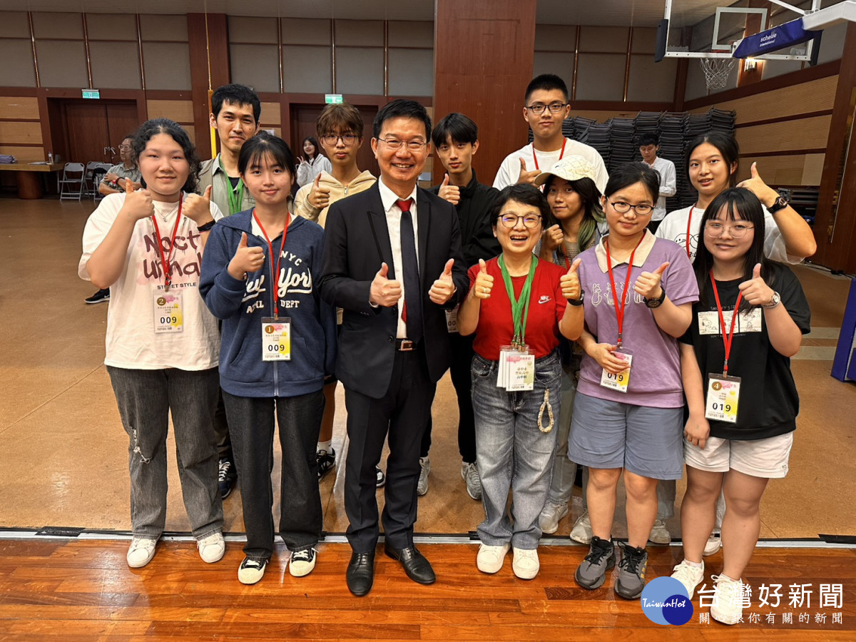 李怡蘋老師指導中部9個隊伍，其中5隊獲獎，成績卓越。