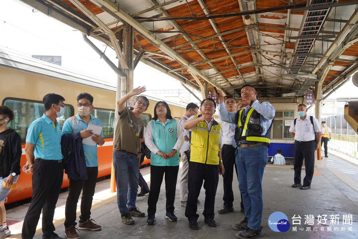 嘉義市立委王美惠邀集台鐵公司與鐵道局會勘嘉義車站，督促及改善不足之處／王美惠辦公室提供