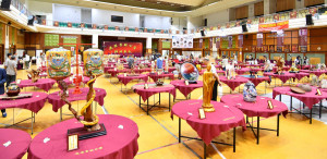 全國唯一集工藝界翹楚宴祖師爺，鹿港魯班公宴108桌工藝看桌 。圖／彰化縣政府提供