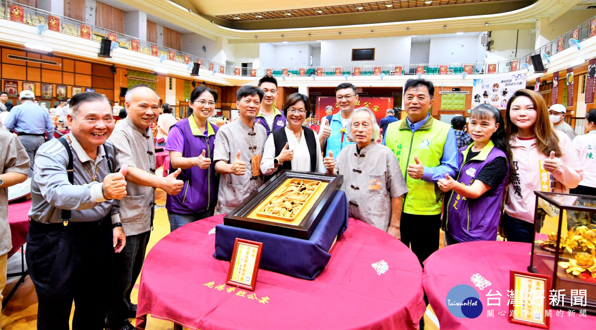 全國唯一集工藝界翹楚宴祖師爺，鹿港魯班公宴108桌工藝看桌 。圖／彰化縣政府提供