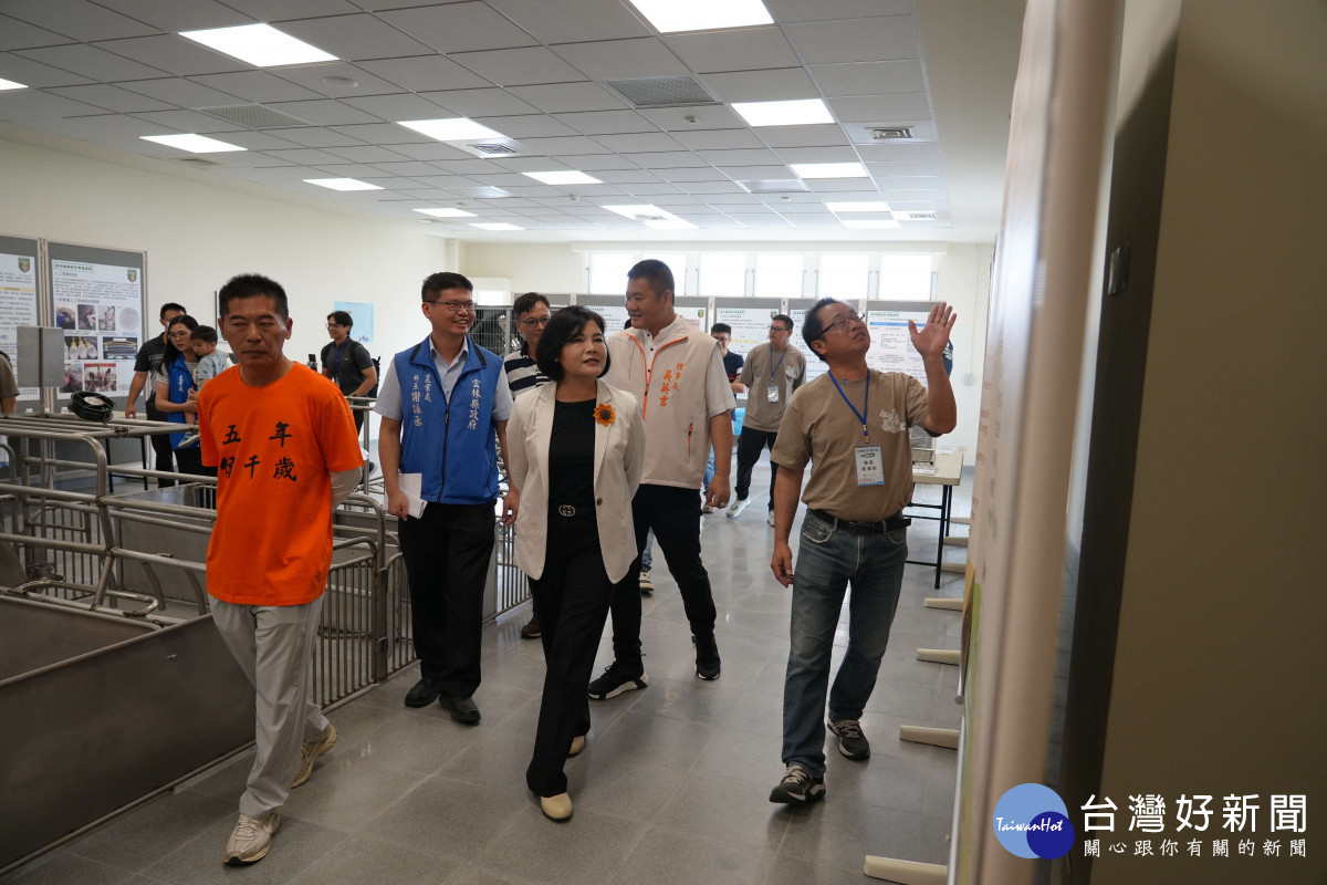 雲林縣長張麗善參觀養豬產業發展歷程／翻攝照片