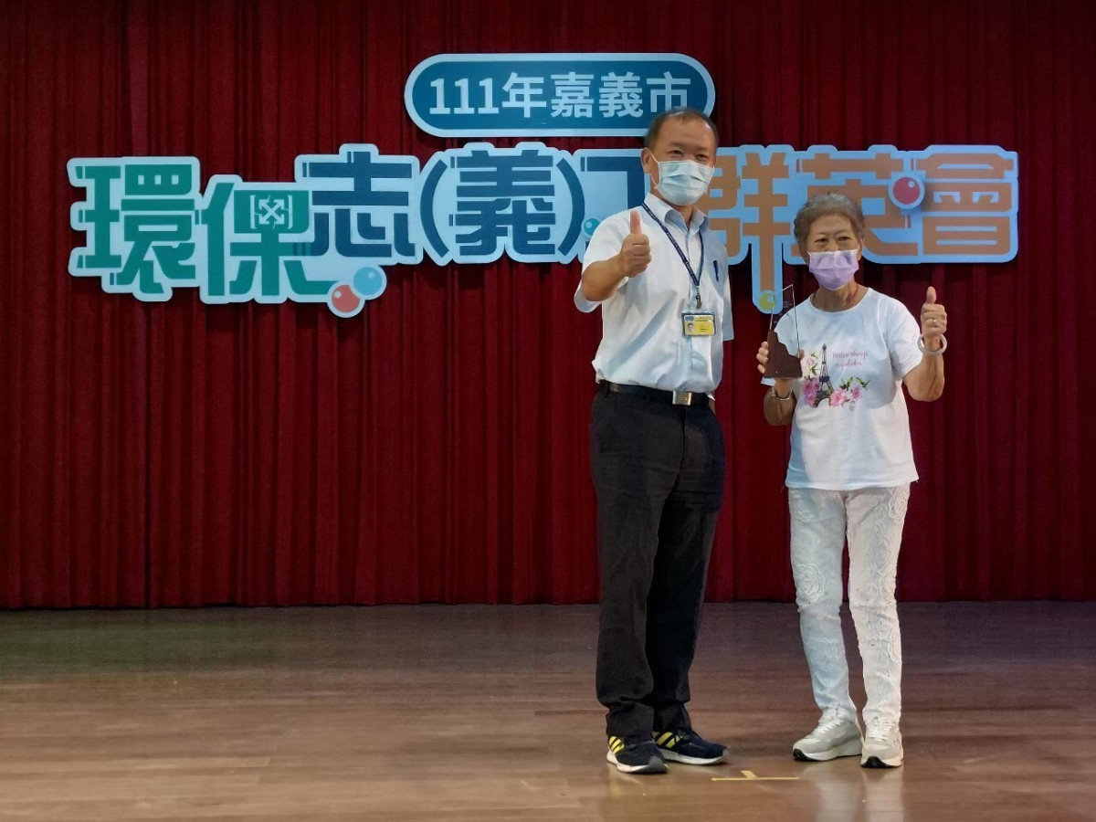 傅曾小榮女士帶領環保隊與志工團隊屢獲表揚。(圖／嘉義市體育運動總會提供)