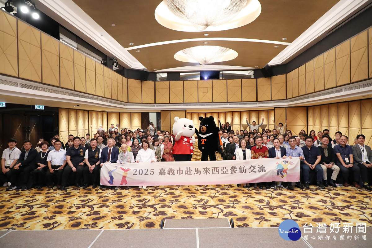 嘉義市長黃敏惠與市府團隊，攜手嘉邑城隍廟、觀光、旅宿業及產業界代表，在馬來西亞吉隆坡舉辦嘉義市觀光旅遊推廣說明會／嘉義市府提供