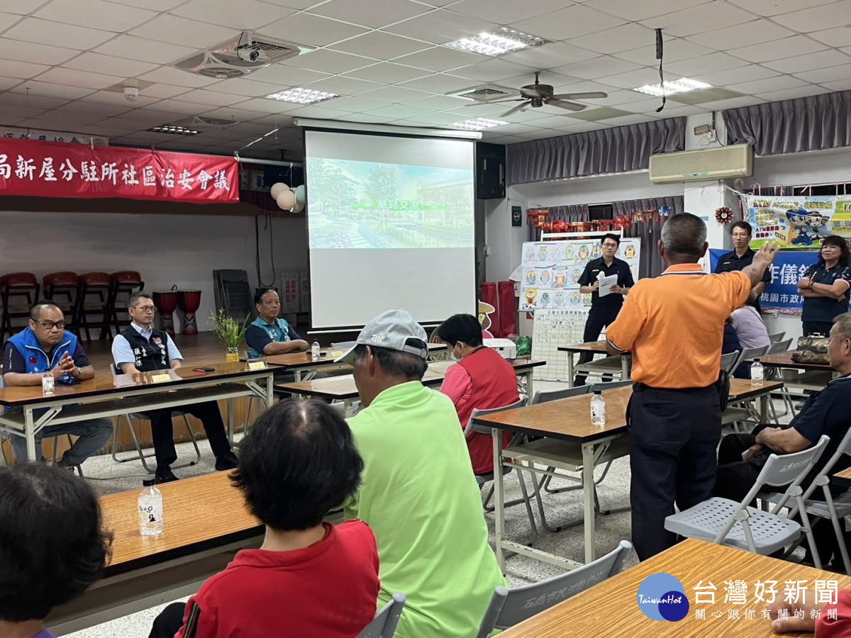 社區治安會議由所長游登翔主持，並邀請里民與各級民代熱情參與。
