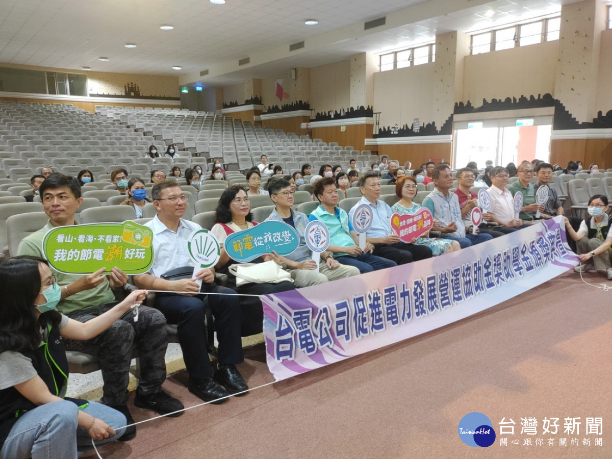 貴賓共襄盛舉合影。（記者吳素珍攝）<br />
<br />
