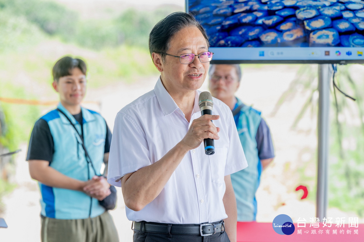 桃園市長張善政於「許厝港濕地南岸景觀工程」完工成果視察時致詞。