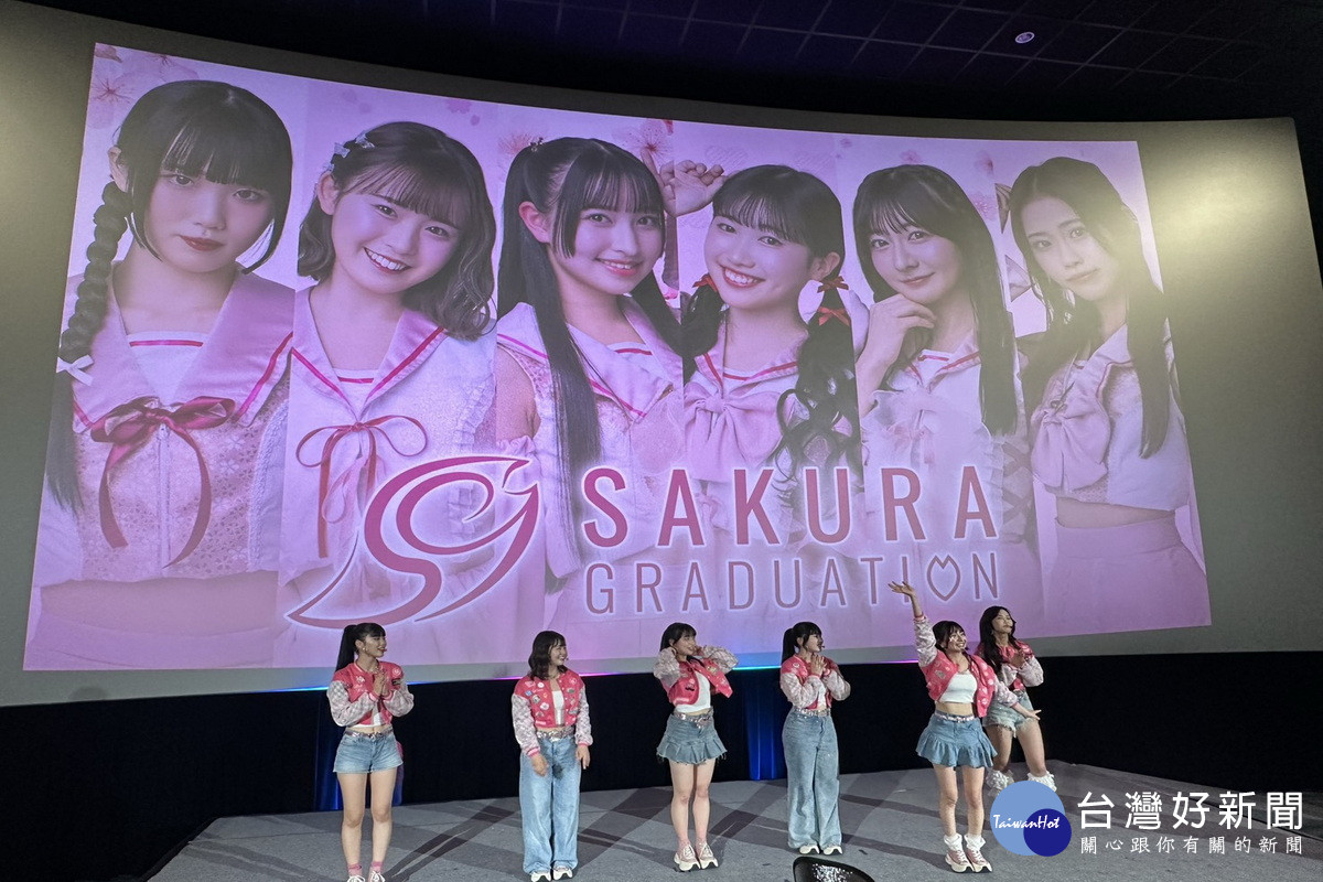 日本女團Sakura graduation來到現場舉辦握手見面會並與民眾同樂。