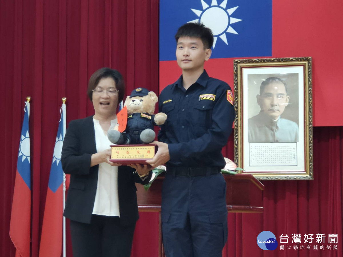 615愛在警察節向警察致敬，縣長王惠美表揚63位績優警察同仁。圖／記者鄧富珍攝